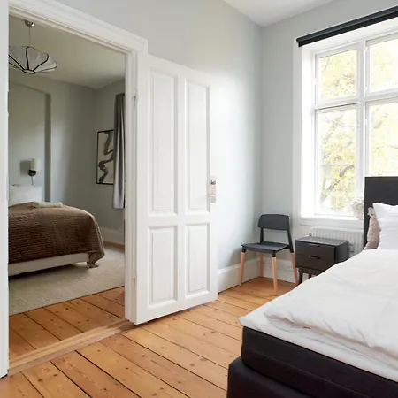 Spacious Scandinavian 3br In Vibrant Area