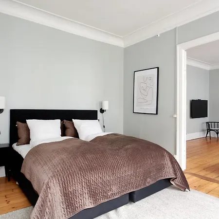 Spacious Scandinavian 3br In Vibrant Area