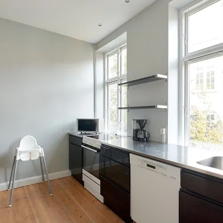 Spacious Scandinavian 3br In Vibrant Area