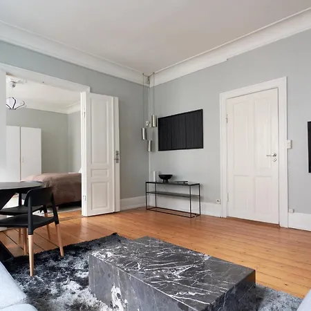 Spacious Scandinavian 3br In Vibrant Area *