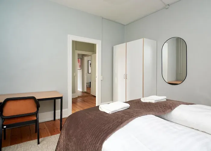 Spacious Scandinavian 3br In Vibrant Area