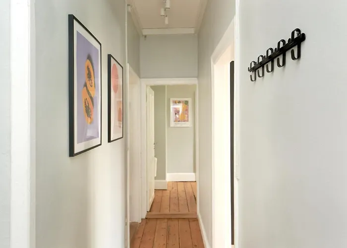 Lejlighed Spacious Scandinavian 3br In Vibrant Area København