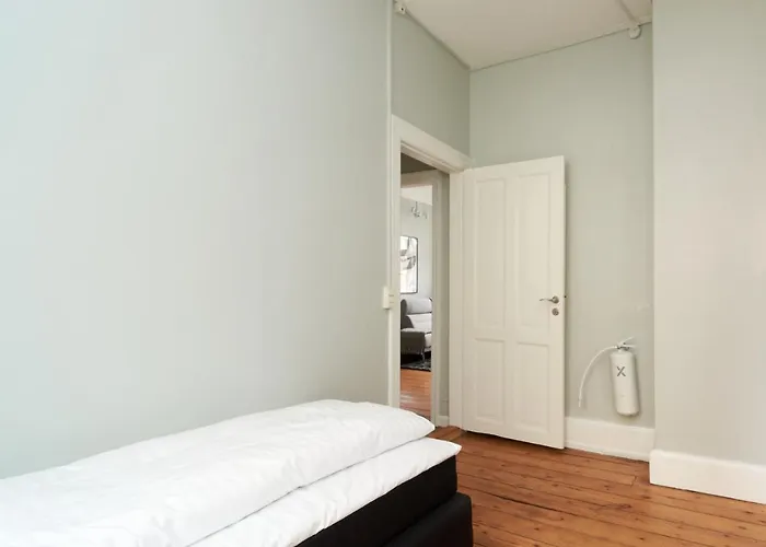 Spacious Scandinavian 3br In Vibrant Area