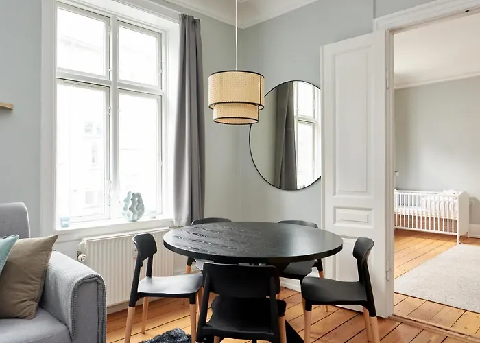 Lejlighed Spacious Scandinavian 3br In Vibrant Area *