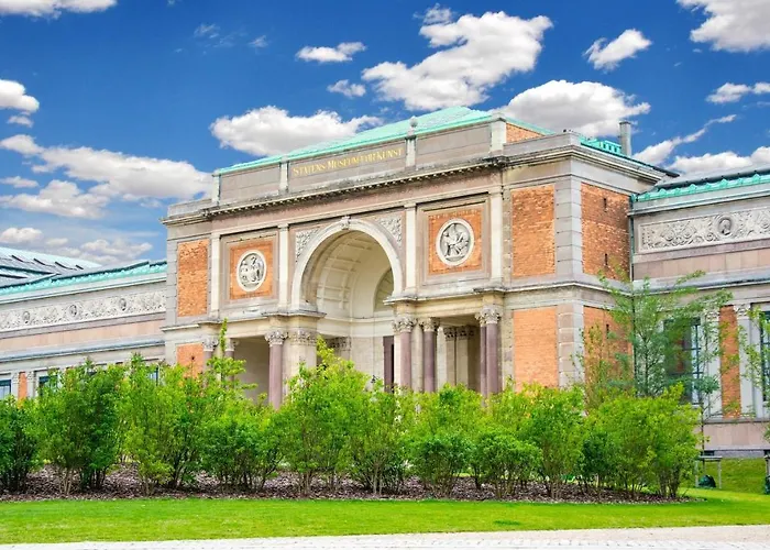 Spacious Scandinavian 3br In Vibrant Area *