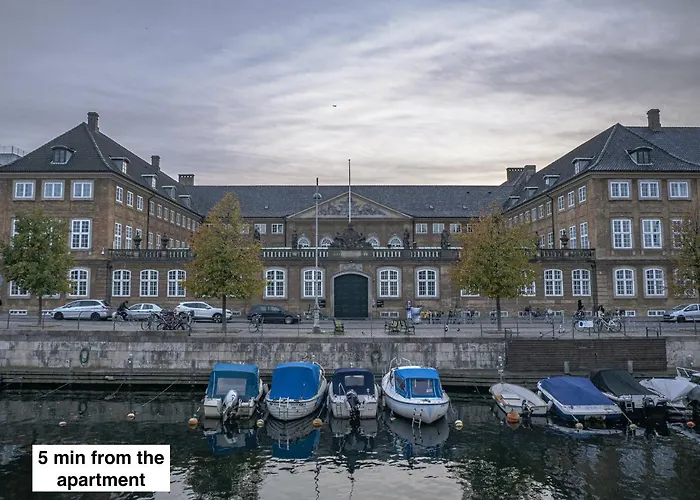 Lejlighed Spacious Scandinavian 3br In Vibrant Area *