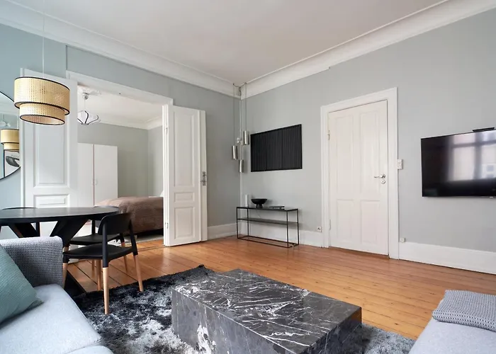 Spacious Scandinavian 3br In Vibrant Area *