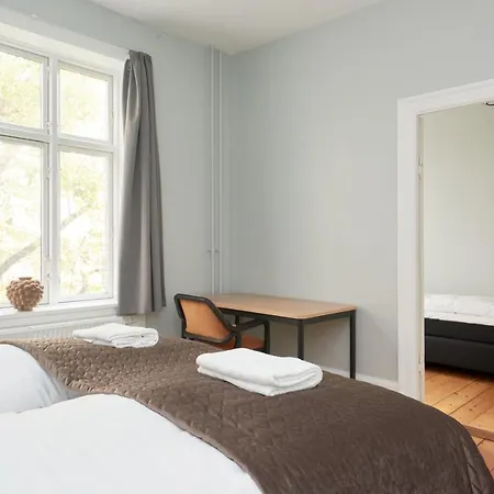 Spacious Scandinavian 3br In Vibrant Area *