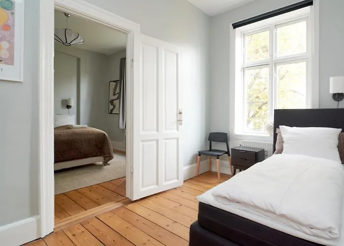 Spacious Scandinavian 3br In Vibrant Area