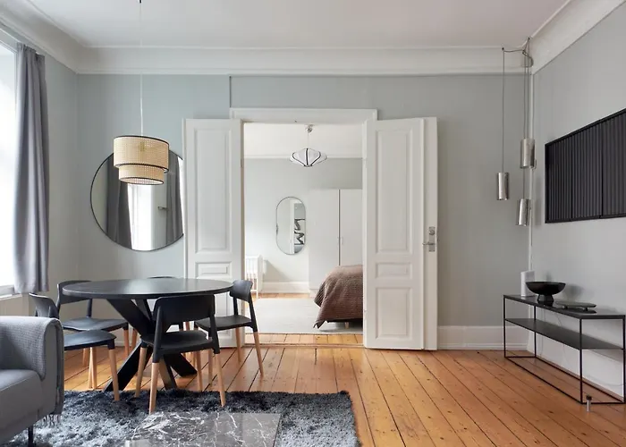 Spacious Scandinavian 3br In Vibrant Area