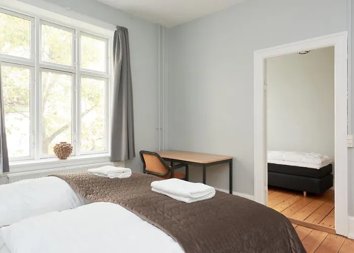 Spacious Scandinavian 3br In Vibrant Area *