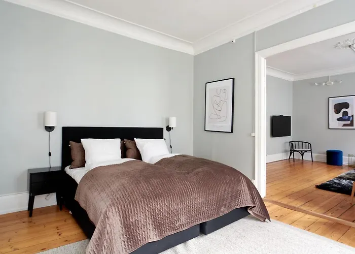 Spacious Scandinavian 3br In Vibrant Area