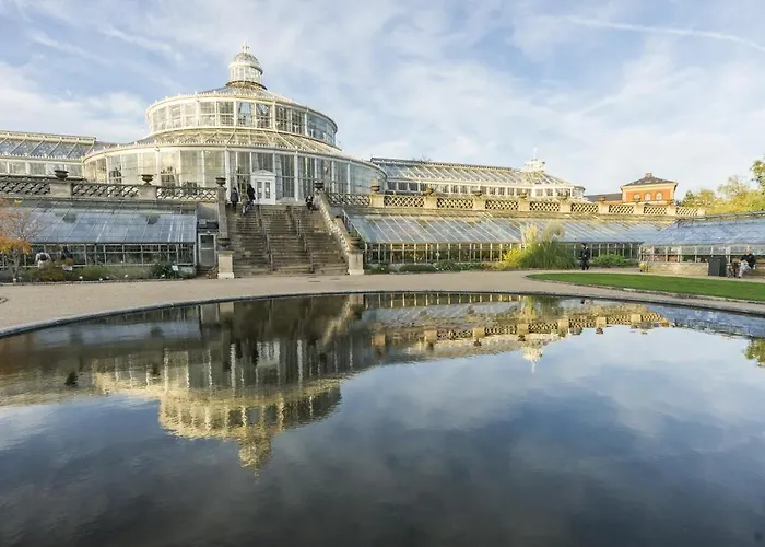 Spacious Scandinavian 3br In Vibrant Area Lägenhet