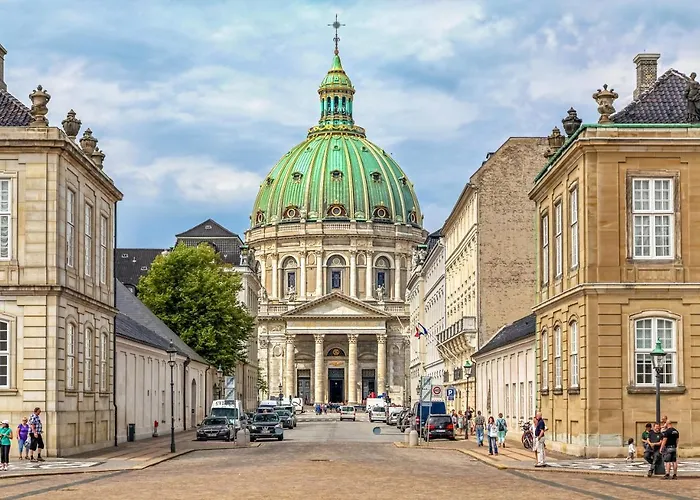 Spacious Scandinavian 3br In Vibrant Area *