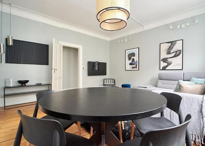 Spacious Scandinavian 3br In Vibrant Area *