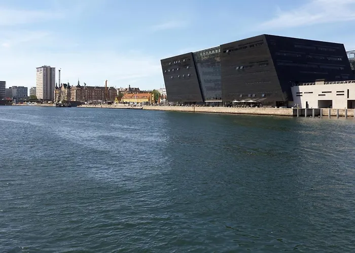 Spacious Scandinavian 3br In Vibrant Area Lägenhet *